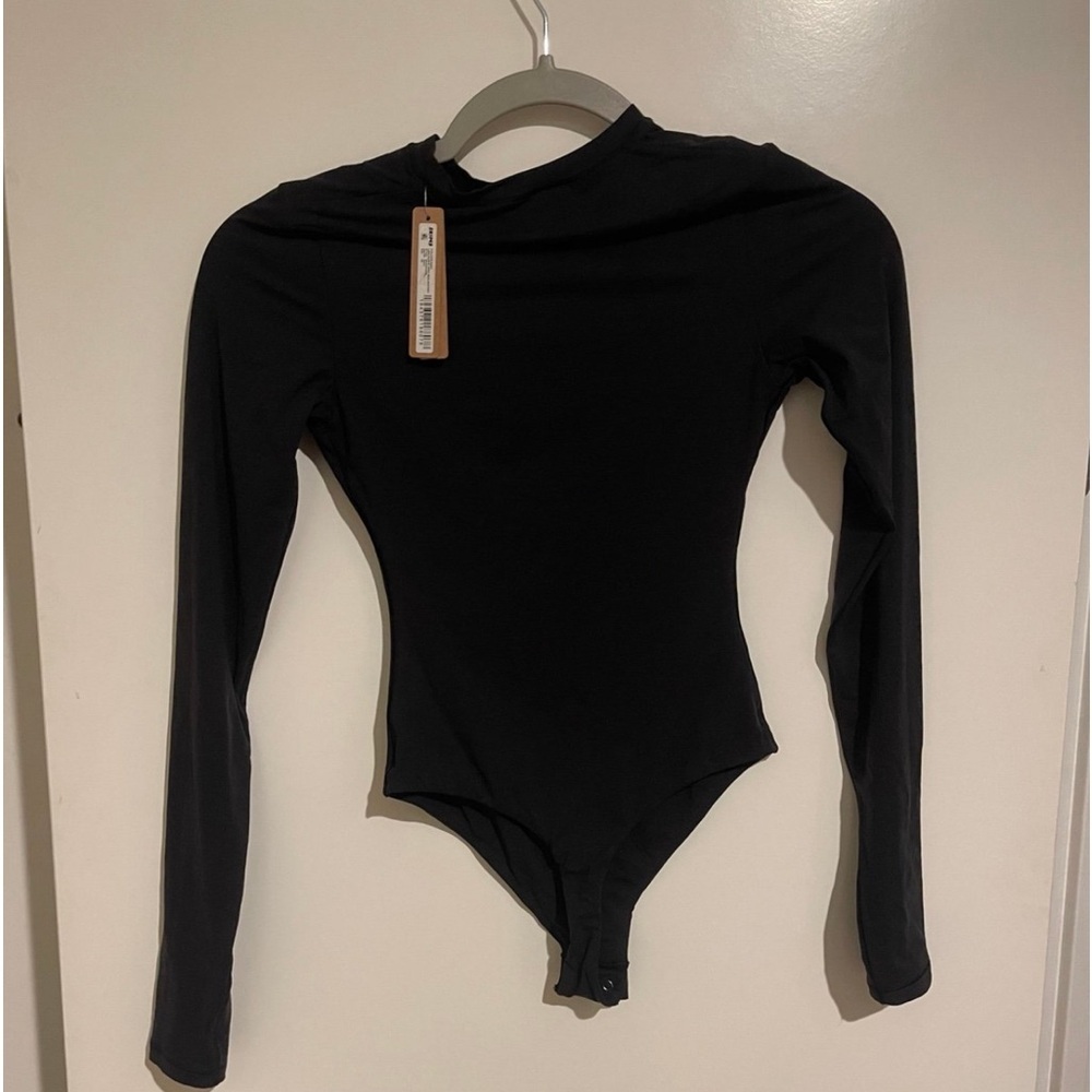 NWT Skims FITS EVERYBODY LONG SLEEVE CREW NECK BODYSUIT XS Black